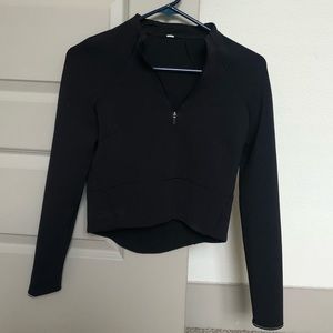 COPY - Black cropped pullover